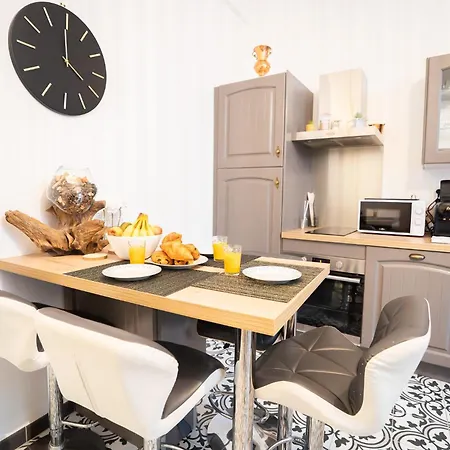 Charming With Sofa, Bed And Terrace-as * Carcassonne