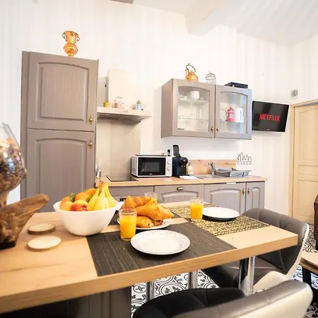 Charming With Sofa, Bed And Terrace-as Apartament *