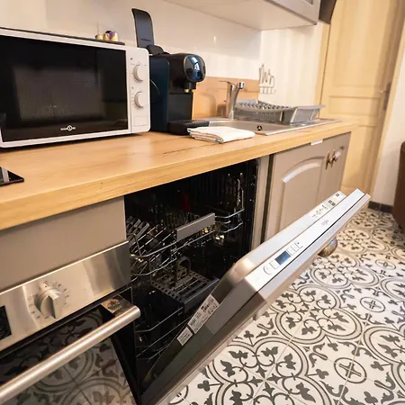 Charming With Sofa, Bed And Terrace-as Apartament Carcassonne