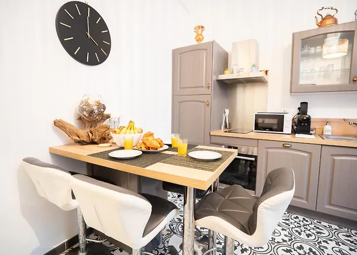 Charming With Sofa, Bed And Terrace-as * 카르카손